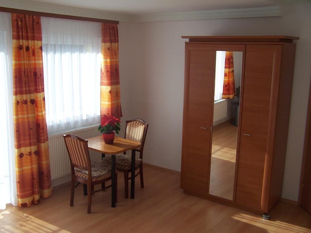 Akacia Apartment - Free Inside Parking, 2 Bedrooms, Garden, Next To Centre Budapest Room photo