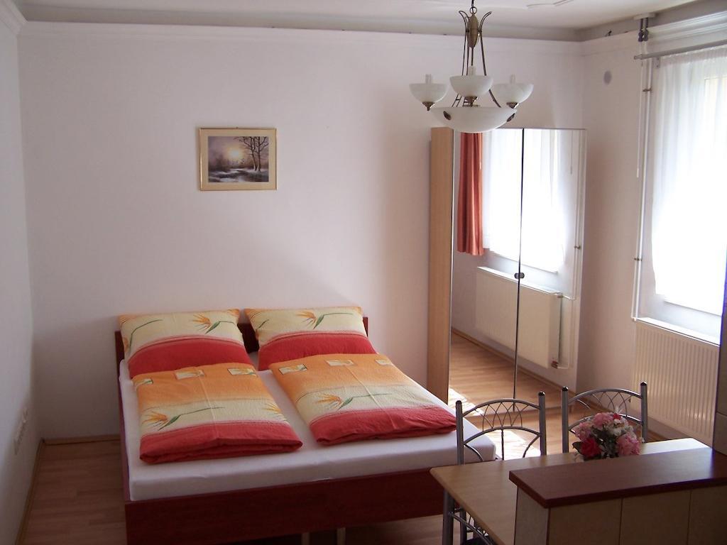 Akacia Apartment - Free Inside Parking, 2 Bedrooms, Garden, Next To Centre Budapest Room photo