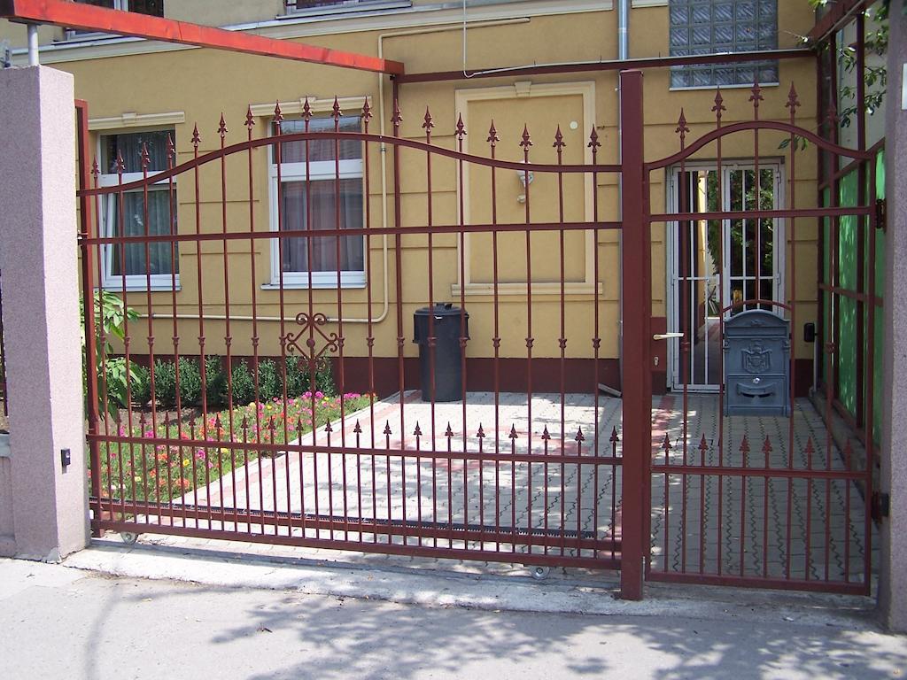Akacia Apartment - Free Inside Parking, 2 Bedrooms, Garden, Next To Centre Budapest Exterior photo